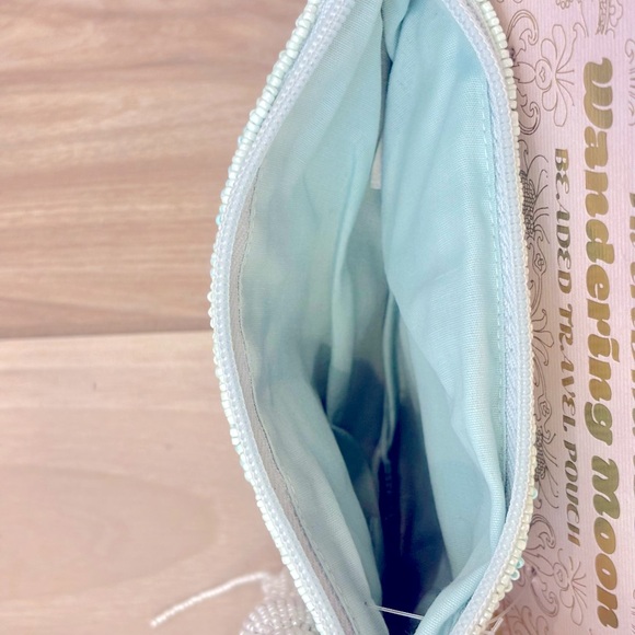 NWT Wandering Moon Beaded Shell Clutch with Tassel - Picture 4 of 4